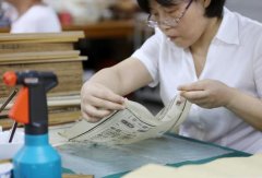 湖南古籍修复师埋头二十七年 修复古书