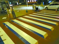模拟路障减缓车速 郴州首条3D斑马线“