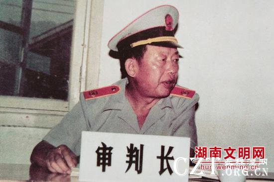 卓志厚曾经的工作照。图片来源:湖南文明网