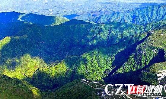 绿意葱茏的怀化大峡谷。景区供图