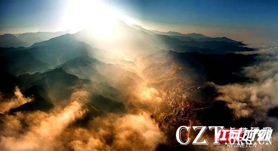 云雾缥缈的怀化市最高峰——凉山。鹤城区旅游外事侨务民族宗教局 供图