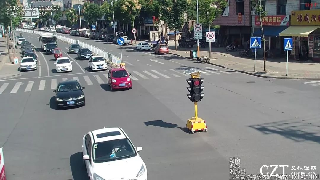 ▲ 玉兰南路与天马路交叉路口增设临时红绿灯