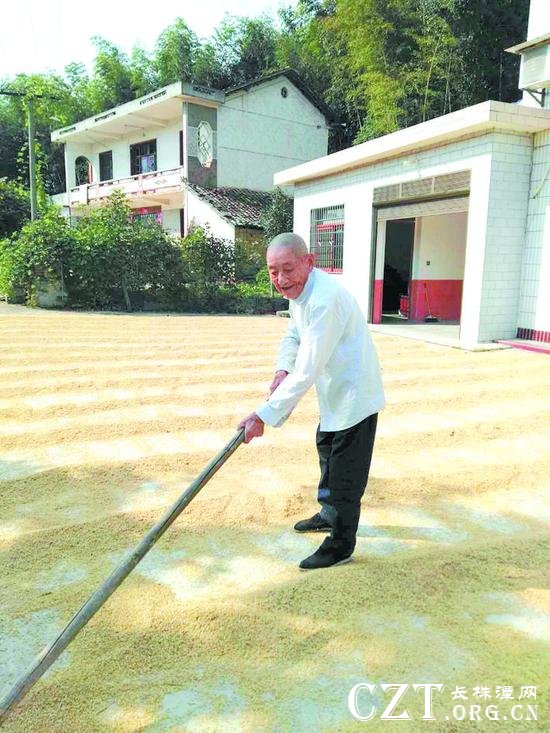 □策划 丘脊梁 岳阳日报全媒体记者 赵 芸