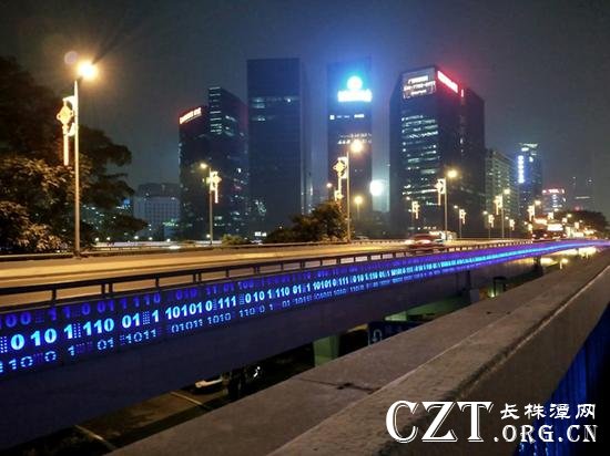 夜晚的沙河大桥。澎湃新闻记者 沈文迪 实习生 王倩 图